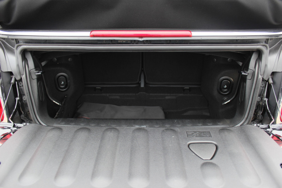 MINI Cabrio 1.5 Cooper / JCW Package / Leder / CarPlay / 18'' / Keyless / Navigatie / Stoelverwarming / Windscherm / Cruise Control