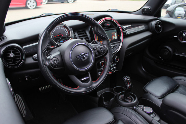 MINI Cabrio 1.5 Cooper / JCW Package / Leder / CarPlay / 18'' / Keyless / Navigatie / Stoelverwarming / Windscherm / Cruise Control