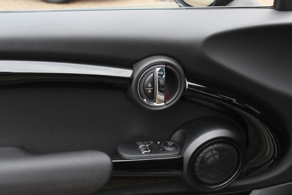 MINI Cabrio 1.5 Cooper / JCW Package / Leder / CarPlay / 18'' / Keyless / Navigatie / Stoelverwarming / Windscherm / Cruise Control
