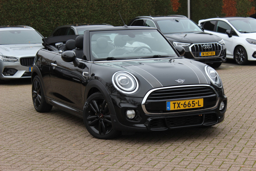 MINI Cabrio 1.5 Cooper / JCW Package / Leder / CarPlay / 18'' / Keyless / Navigatie / Stoelverwarming / Windscherm / Cruise Control