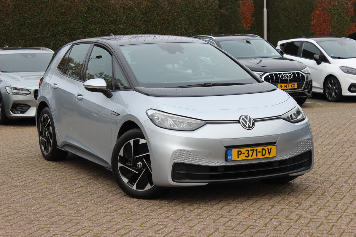 Volkswagen ID.3 Pure 45 kWh / SoH 92.6% / CarPlay / Parkeerhulp V+A / 18'' / Stuur+Stoelverwarming / DAB / ACC / Warmtepomp
