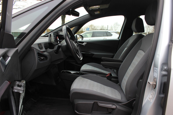 Volkswagen ID.3 Pure 45 kWh / SoH 92.6% / CarPlay / Parkeerhulp V+A / 18'' / Stuur+Stoelverwarming / DAB / ACC / Warmtepomp