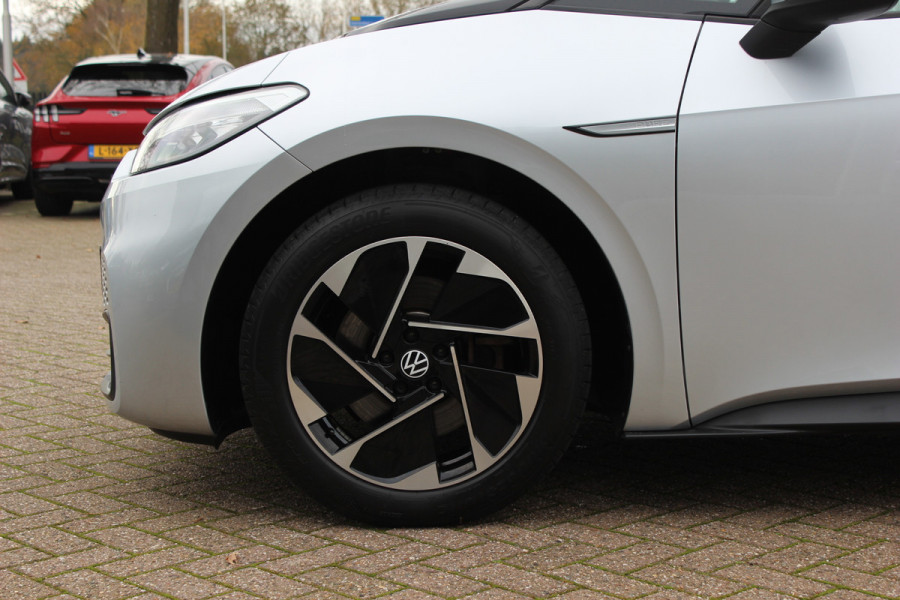 Volkswagen ID.3 Pure 45 kWh / SoH 92.6% / CarPlay / Parkeerhulp V+A / 18'' / Stuur+Stoelverwarming / DAB / ACC / Warmtepomp