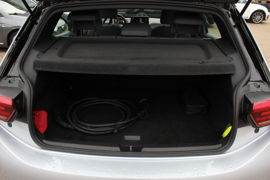 Volkswagen ID.3 Pure 45 kWh / SoH 92.6% / CarPlay / Parkeerhulp V+A / 18'' / Stuur+Stoelverwarming / DAB / ACC / Warmtepomp