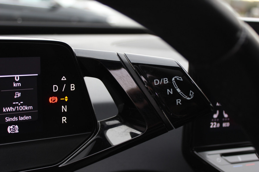 Volkswagen ID.3 Pure 45 kWh / SoH 92.6% / CarPlay / Parkeerhulp V+A / 18'' / Stuur+Stoelverwarming / DAB / ACC / Warmtepomp