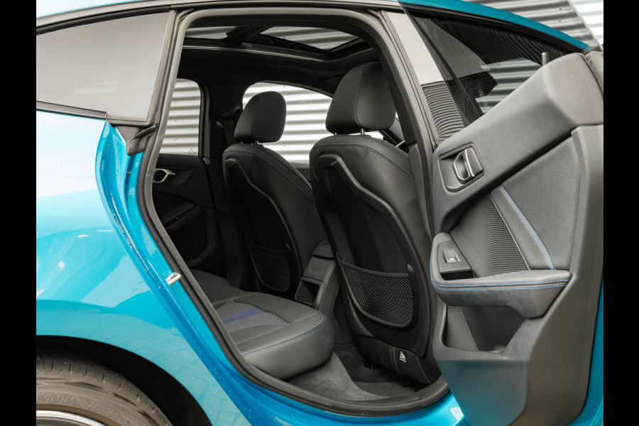 BMW 2 Serie Gran Coupé 220i M-Sport - Pano - Verwarmd Stuurwiel - ACC - Camera