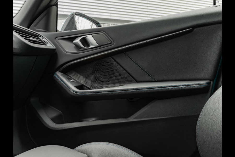 BMW 2 Serie Gran Coupé 220i M-Sport - Pano - Verwarmd Stuurwiel - ACC - Camera