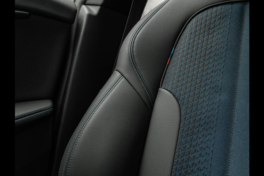 BMW 2 Serie Gran Coupé 220i M-Sport - Pano - Verwarmd Stuurwiel - ACC - Camera