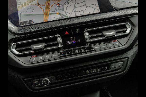 BMW 2 Serie Gran Coupé 220i M-Sport - Pano - Verwarmd Stuurwiel - ACC - Camera