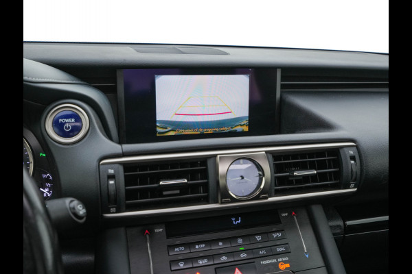 Lexus IS 300h Hybrid Business Line Aut. *PANO | LEATHER-MICROFIBRE | FULL-LED | NAVI-FULLMAP | HEATED-COMFORTSEATS | CAMERA | ECC | SHIFT-PADDLES | PDC | CRUISE | 17''ALU*
