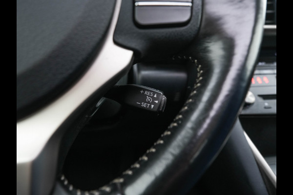 Lexus IS 300h Hybrid Business Line Aut. *PANO | LEATHER-MICROFIBRE | FULL-LED | NAVI-FULLMAP | HEATED-COMFORTSEATS | CAMERA | ECC | SHIFT-PADDLES | PDC | CRUISE | 17''ALU*
