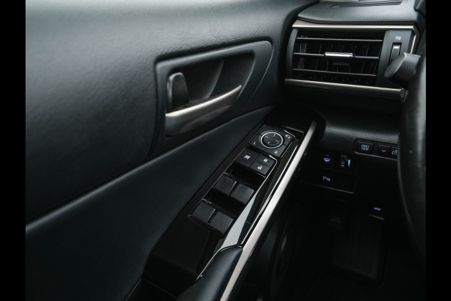 Lexus IS 300h Hybrid Business Line Aut. *PANO | LEATHER-MICROFIBRE | FULL-LED | NAVI-FULLMAP | HEATED-COMFORTSEATS | CAMERA | ECC | SHIFT-PADDLES | PDC | CRUISE | 17''ALU*