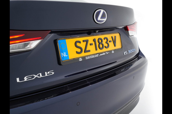 Lexus IS 300h Hybrid Business Line Aut. *PANO | LEATHER-MICROFIBRE | FULL-LED | NAVI-FULLMAP | HEATED-COMFORTSEATS | CAMERA | ECC | SHIFT-PADDLES | PDC | CRUISE | 17''ALU*