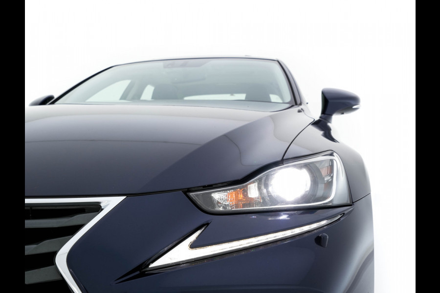 Lexus IS 300h Hybrid Business Line Aut. *PANO | LEATHER-MICROFIBRE | FULL-LED | NAVI-FULLMAP | HEATED-COMFORTSEATS | CAMERA | ECC | SHIFT-PADDLES | PDC | CRUISE | 17''ALU*