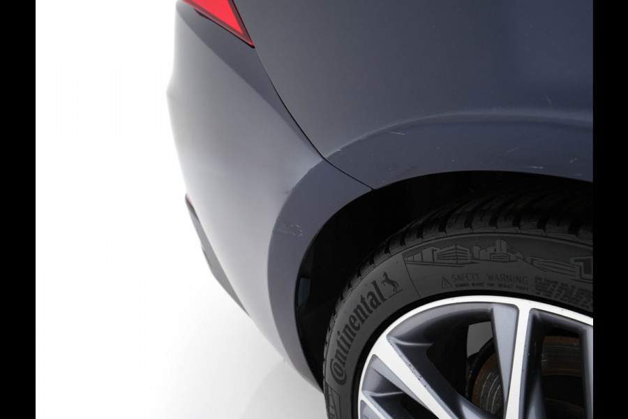 Lexus IS 300h Hybrid Business Line Aut. *PANO | LEATHER-MICROFIBRE | FULL-LED | NAVI-FULLMAP | HEATED-COMFORTSEATS | CAMERA | ECC | SHIFT-PADDLES | PDC | CRUISE | 17''ALU*