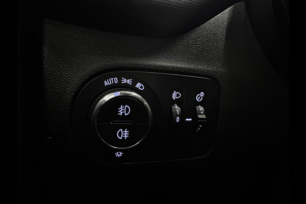 Opel Crossland X 1.2 Turbo Innovation Automaat Trekhaak Navigatie Apple Carplay/Android Auto Camera Parkeersensoren Cruise Control Stoel-en stuurverwarming Climate Control Lichtmetalen velgen Getinte ramen