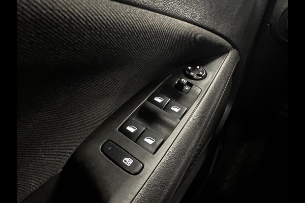 Opel Crossland X 1.2 Turbo Innovation Automaat Trekhaak Navigatie Apple Carplay/Android Auto Camera Parkeersensoren Cruise Control Stoel-en stuurverwarming Climate Control Lichtmetalen velgen Getinte ramen