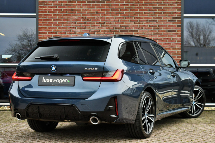 BMW 3 Serie Touring 330e M-Sport LCI-2 Pano Trekh ACC H/K 360 HUD 19inch