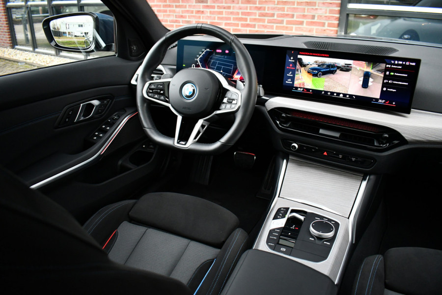 BMW 3 Serie Touring 330e M-Sport LCI-2 Pano Trekh ACC H/K 360 HUD 19inch