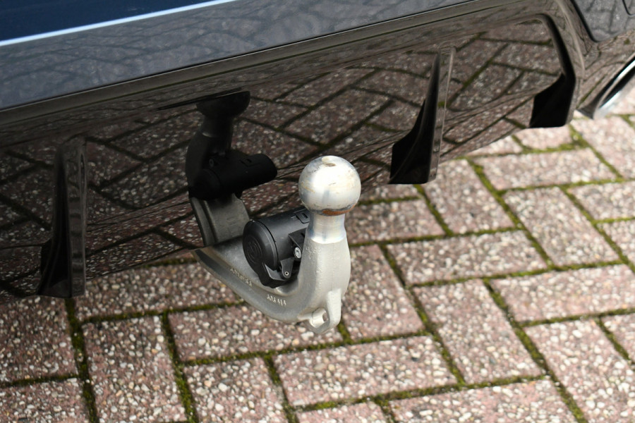 BMW 3 Serie Touring 330e M-Sport LCI-2 Pano Trekh ACC H/K 360 HUD 19inch