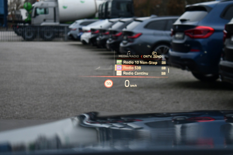 BMW 3 Serie Touring 330e M-Sport LCI-2 Pano Trekh ACC H/K 360 HUD 19inch