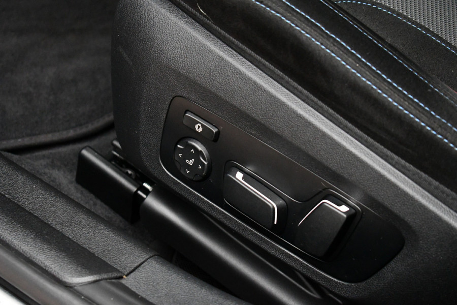 BMW 3 Serie Touring 330e M-Sport LCI-2 Pano Trekh ACC H/K 360 HUD 19inch