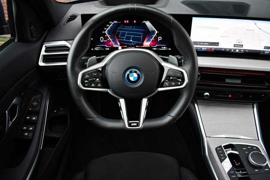 BMW 3 Serie Touring 330e M-Sport LCI-2 Pano Trekh ACC H/K 360 HUD 19inch