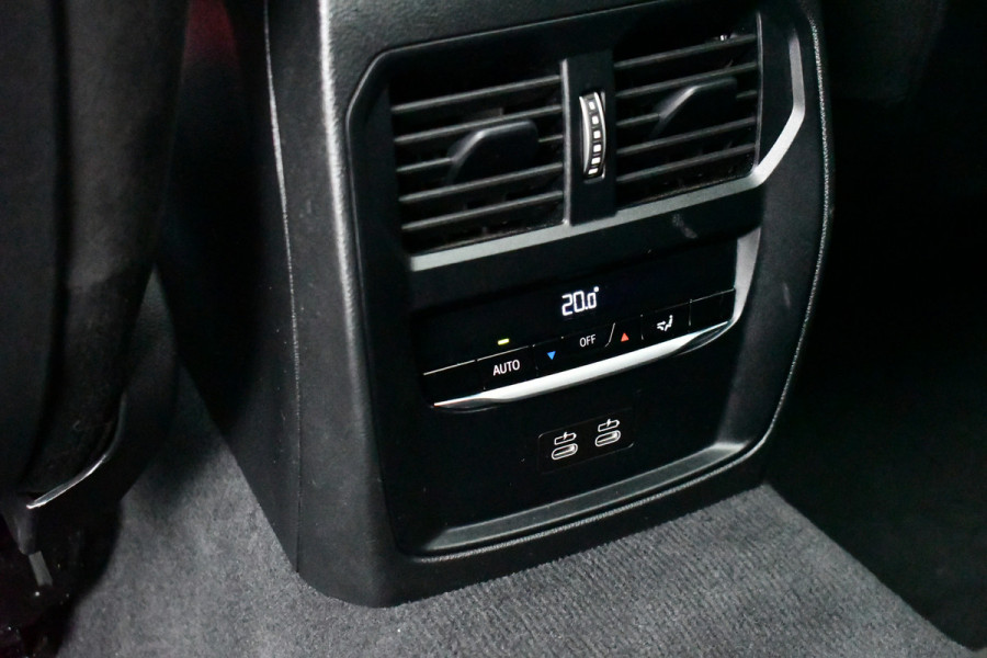 BMW 3 Serie Touring 330e M-Sport LCI-2 Pano Trekh ACC H/K 360 HUD 19inch