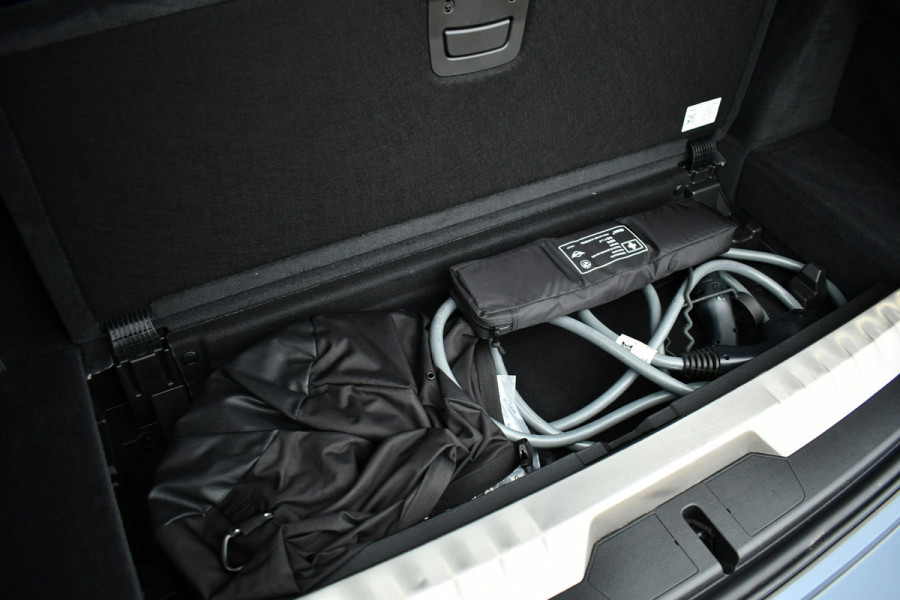 BMW 3 Serie Touring 330e M-Sport LCI-2 Pano Trekh ACC H/K 360 HUD 19inch