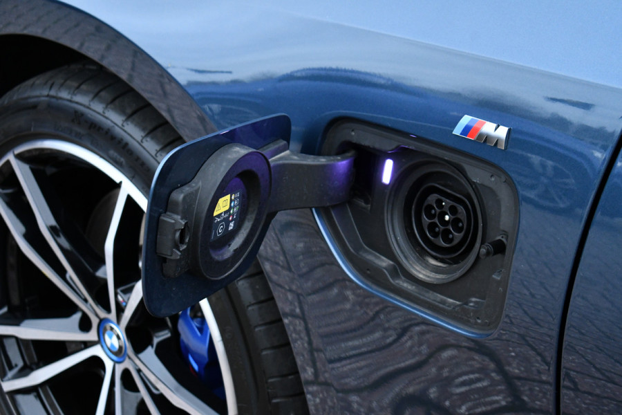 BMW 3 Serie Touring 330e M-Sport LCI-2 Pano Trekh ACC H/K 360 HUD 19inch