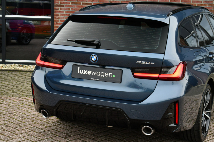 BMW 3 Serie Touring 330e M-Sport LCI-2 Pano Trekh ACC H/K 360 HUD 19inch