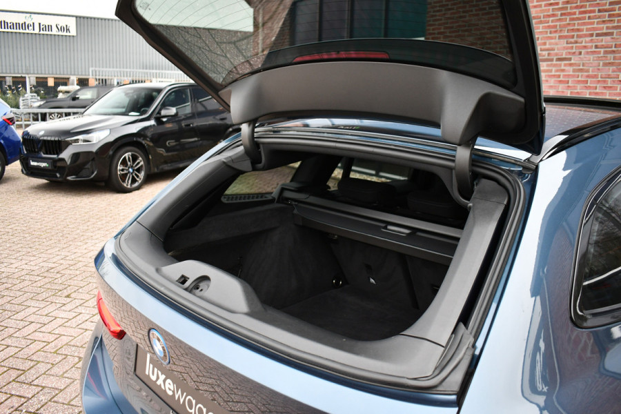 BMW 3 Serie Touring 330e M-Sport LCI-2 Pano Trekh ACC H/K 360 HUD 19inch