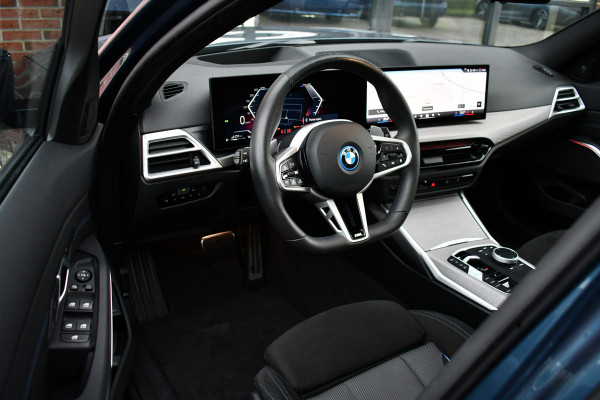 BMW 3 Serie Touring 330e M-Sport LCI-2 Pano Trekh ACC H/K 360 HUD 19inch