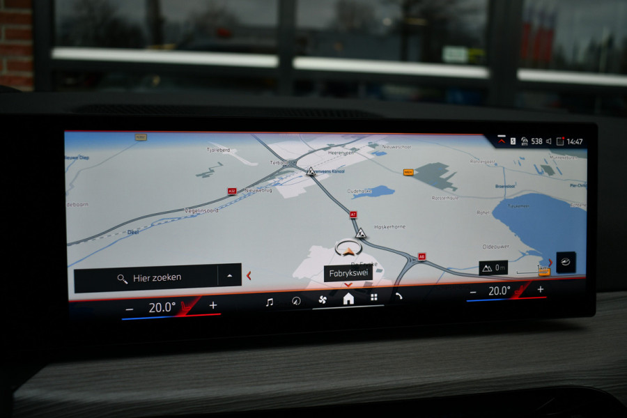 BMW 3 Serie Touring 330e M-Sport LCI-2 Pano Trekh ACC H/K 360 HUD 19inch