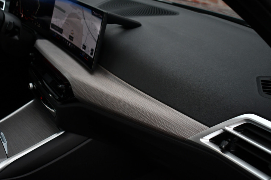 BMW 3 Serie Touring 330e M-Sport LCI-2 Pano Trekh ACC H/K 360 HUD 19inch