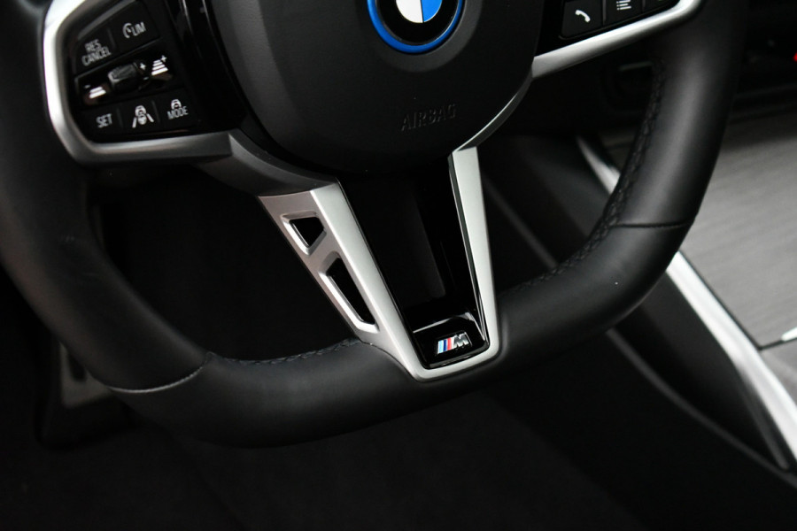 BMW 3 Serie Touring 330e M-Sport LCI-2 Pano Trekh ACC H/K 360 HUD 19inch