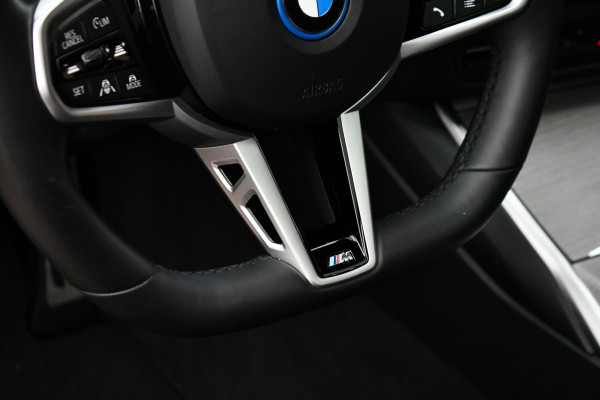 BMW 3 Serie Touring 330e M-Sport LCI-2 Pano Trekh ACC H/K 360 HUD 19inch
