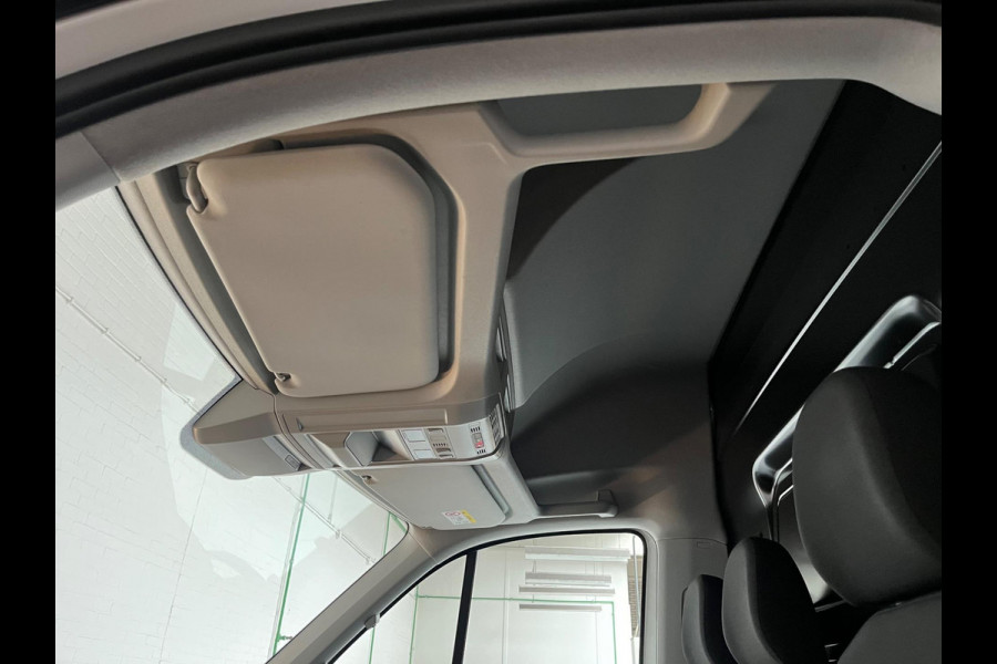 Volkswagen Crafter LAADKLEP L3H3 AUTOMAAT DSG 35 2.0 TDI 140PK 3Persoons, Airco, CruiseControl, Groot Scherm, RIJKLAARPRIJS!