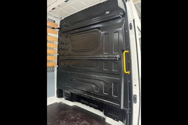 Volkswagen Crafter LAADKLEP L3H3 AUTOMAAT DSG 35 2.0 TDI 140PK 3Persoons, Airco, CruiseControl, Groot Scherm, RIJKLAARPRIJS!