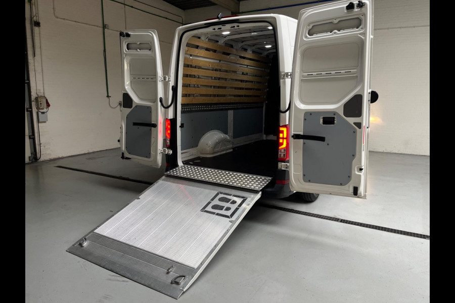 Volkswagen Crafter LAADKLEP L3H3 AUTOMAAT DSG 35 2.0 TDI 140PK 3Persoons, Airco, CruiseControl, Groot Scherm, RIJKLAARPRIJS!