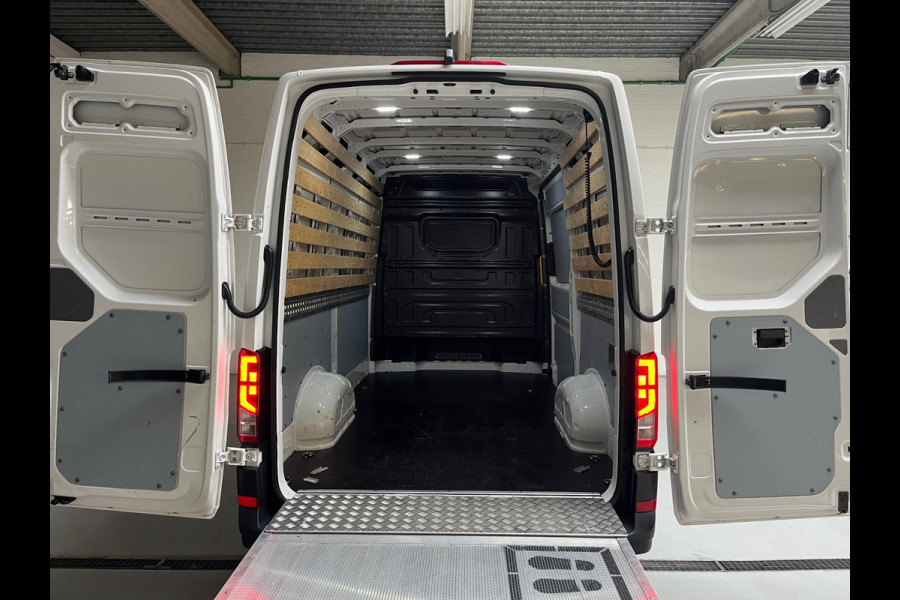 Volkswagen Crafter LAADKLEP L3H3 AUTOMAAT DSG 35 2.0 TDI 140PK 3Persoons, Airco, CruiseControl, Groot Scherm, RIJKLAARPRIJS!