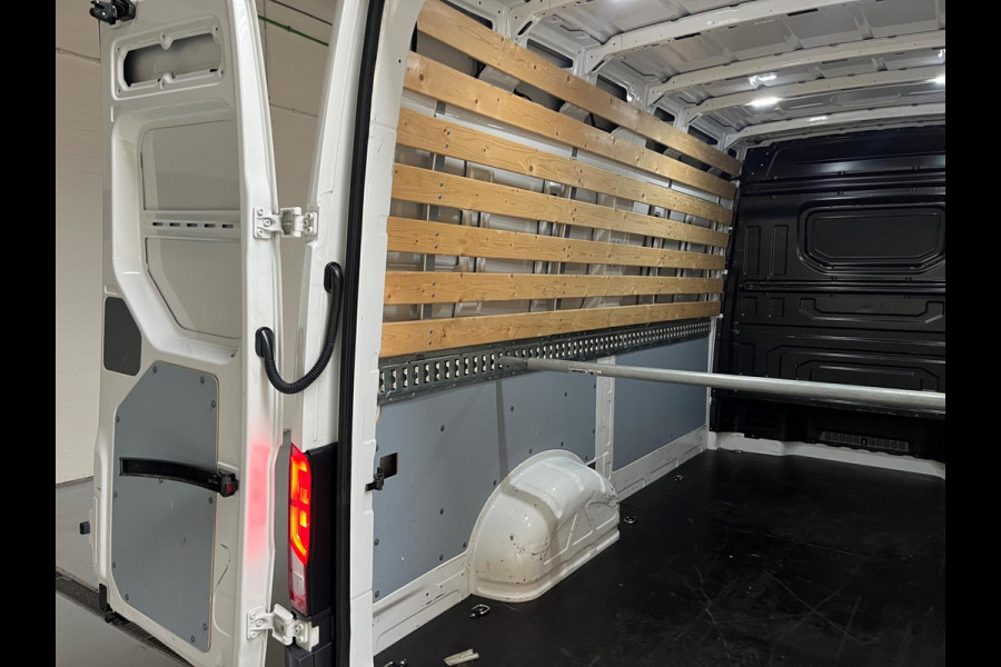 Volkswagen Crafter LAADKLEP L3H3 AUTOMAAT DSG 35 2.0 TDI 140PK 3Persoons, Airco, CruiseControl, Groot Scherm, RIJKLAARPRIJS!