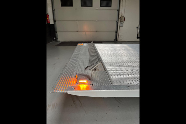 Volkswagen Crafter LAADKLEP L3H3 AUTOMAAT DSG 35 2.0 TDI 140PK 3Persoons, Airco, CruiseControl, Groot Scherm, RIJKLAARPRIJS!