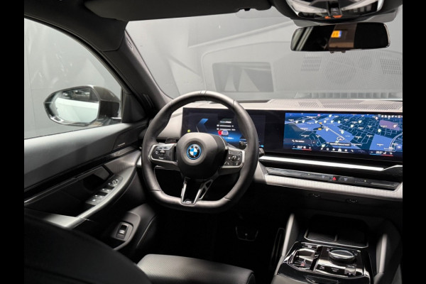 BMW 5 Serie 530e x-Drive M-Sport Pro-20 inch trekhaak panorama head-up key-less