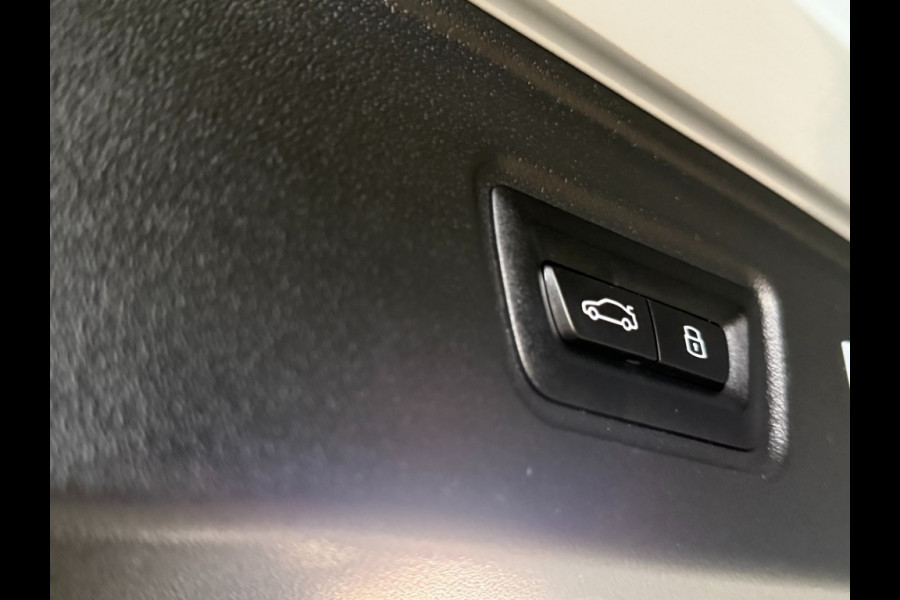 BMW 5 Serie 530e x-Drive M-Sport Pro-20 inch trekhaak panorama head-up key-less