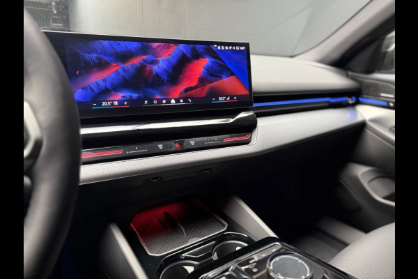 BMW 5 Serie 530e x-Drive M-Sport Pro-20 inch trekhaak panorama head-up key-less