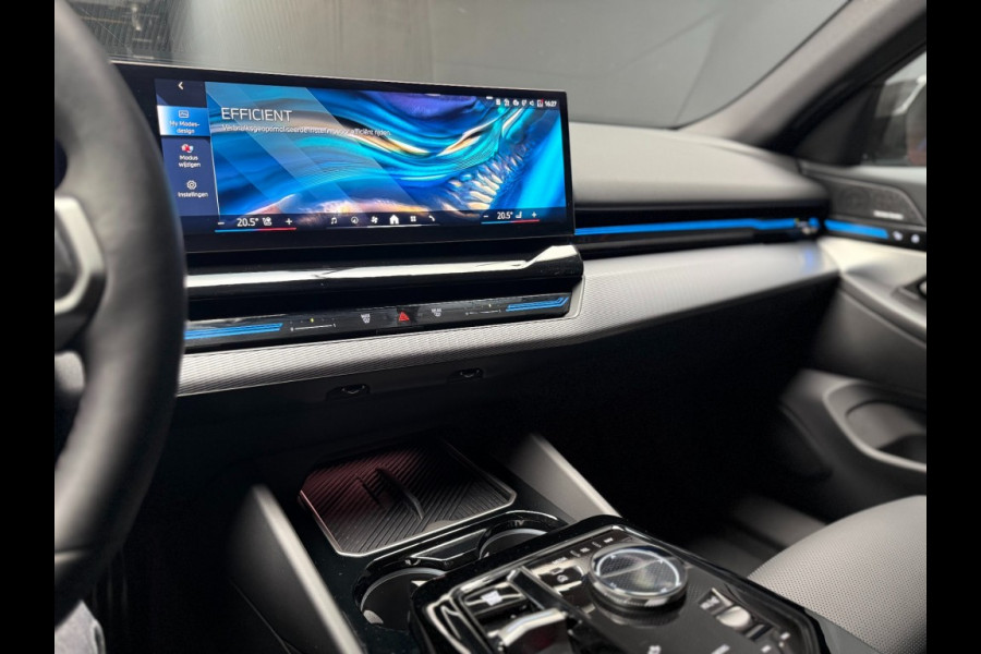 BMW 5 Serie 530e x-Drive M-Sport Pro-20 inch trekhaak panorama head-up key-less