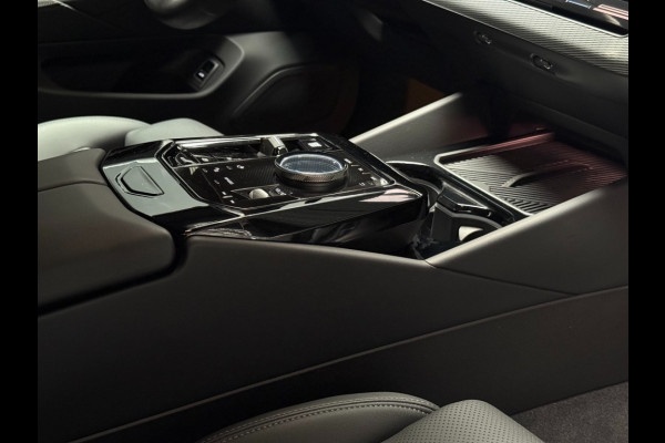 BMW 5 Serie 530e x-Drive M-Sport Pro-20 inch trekhaak panorama head-up key-less