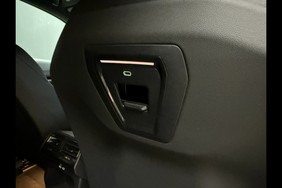 BMW 5 Serie 530e x-Drive M-Sport Pro-20 inch trekhaak panorama head-up key-less