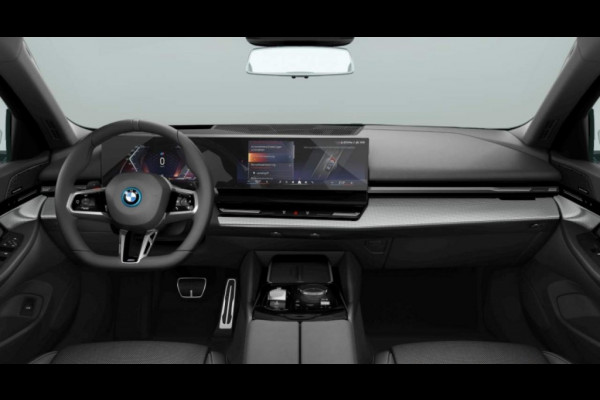 BMW 5 Serie 530e x-Drive M-Sport Pro-20 inch trekhaak panorama head-up key-less